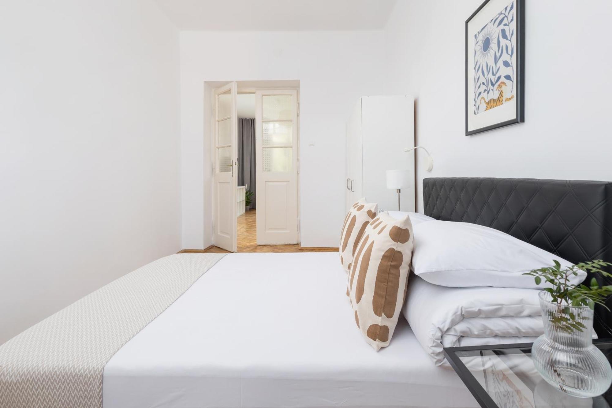 1-Bedroom Apartment With Balcony - Dluga 65 Krakow Exterior photo